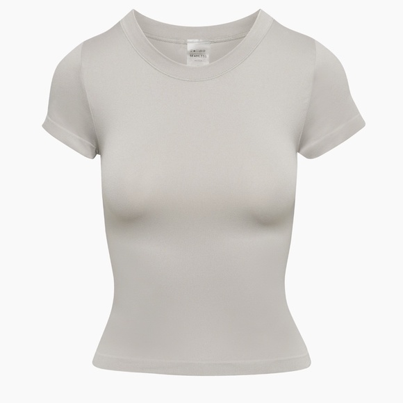 Aritzia Tan Seamless Short Sleeve T-Shirt | Medium - Picture 3 of 4